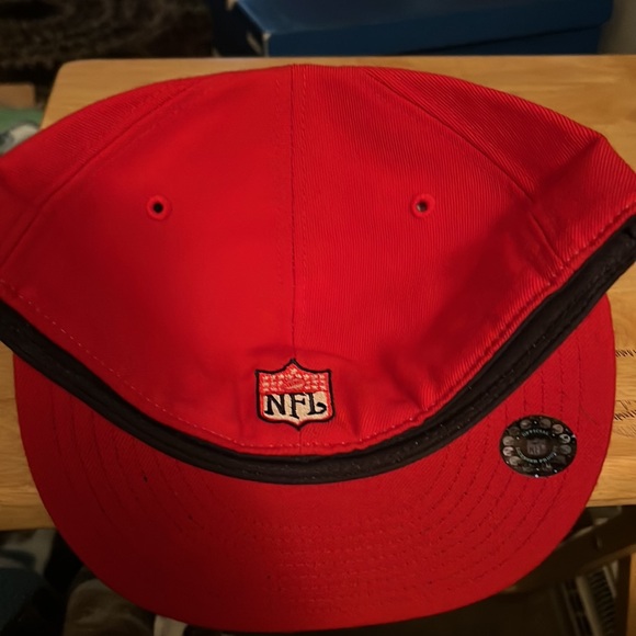 Reebok size 7 1/2 navy red some white cap - Picture 2 of 3